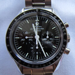 ドルフィンさんのオメガ スピードマスター 311.33.42.50.01.001