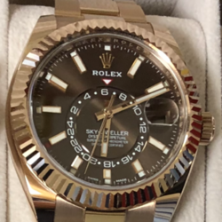 万次郎さんのロレックス スカイドゥエラー 326935