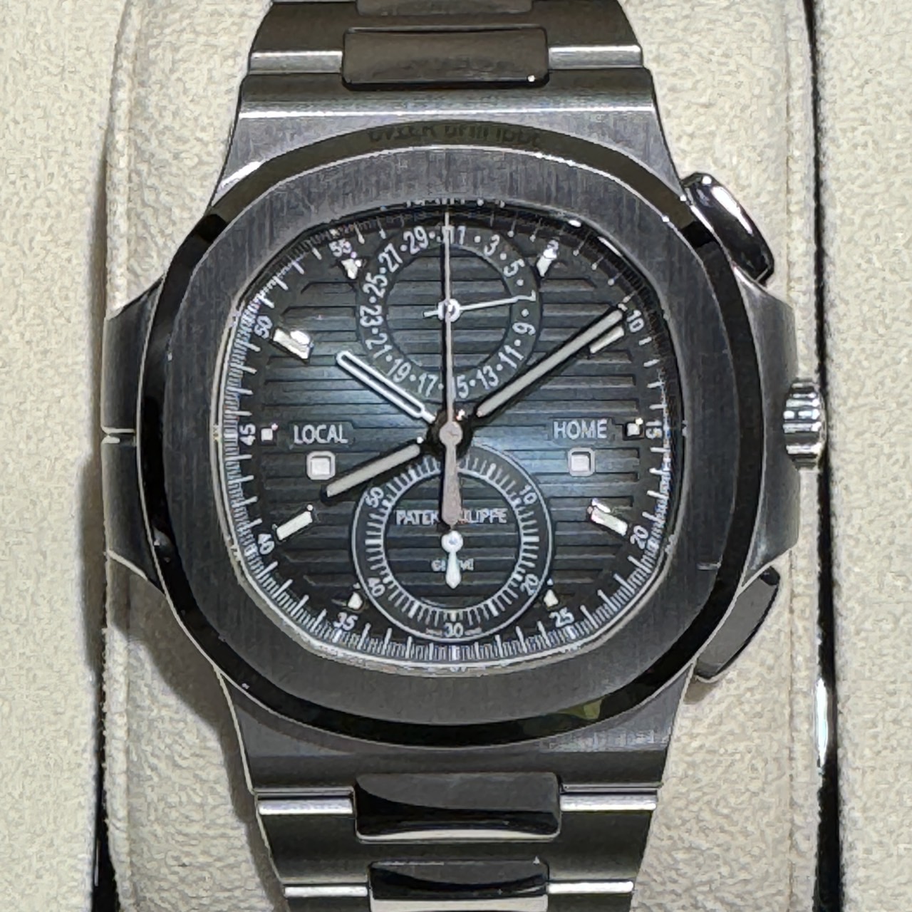 阿部泰治のパテック論 ～第２０３回～ 希少モデル入荷！『ノーチラス フライバック クロノグラフ トラベルタイム』を２本ご紹介！！