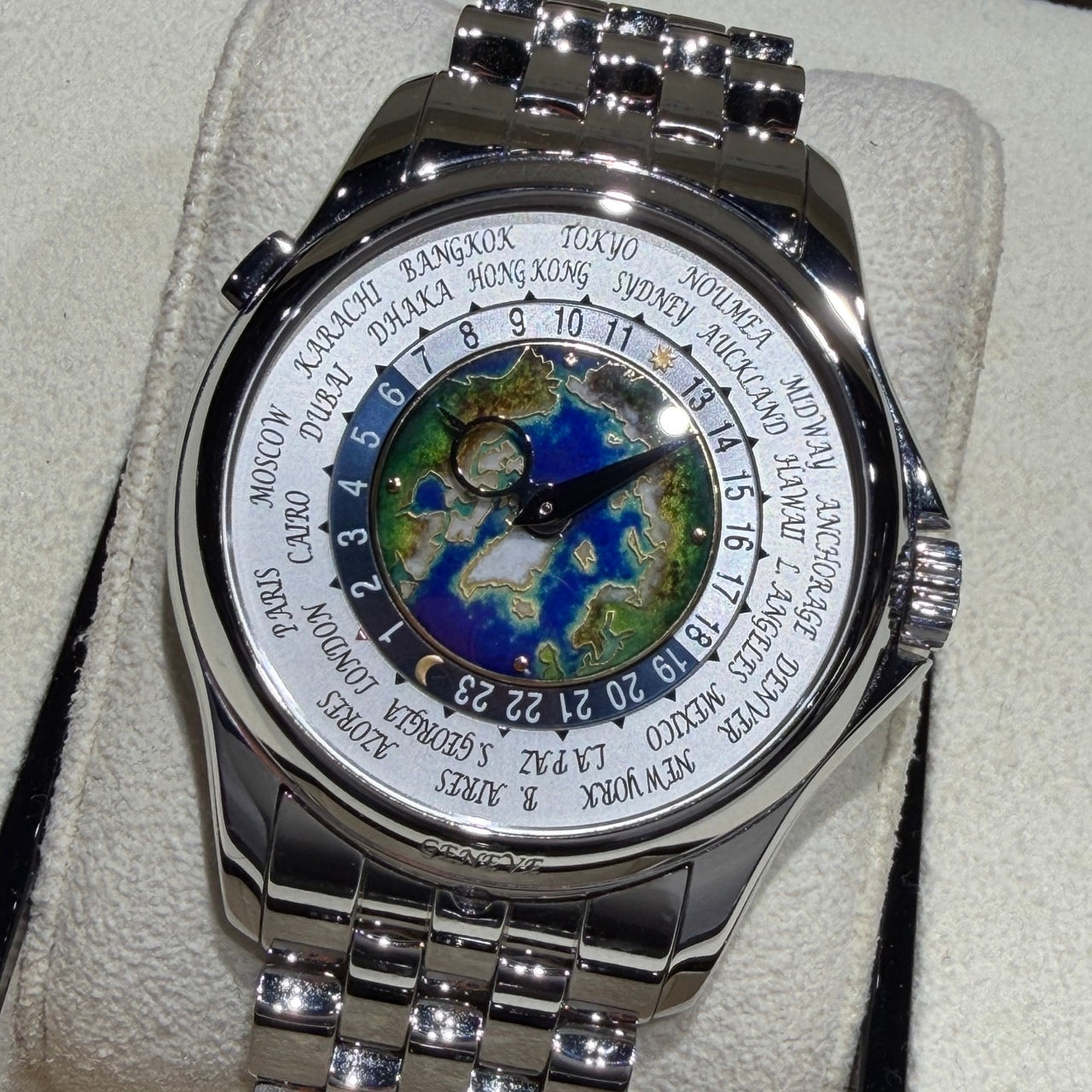 阿部泰治のパテック論 ～第２８４回～ パテックフィリップの技術力が光る希少モデル『ワールドタイム クロワゾネ』「Ref.5131/1P-001」をご紹介！！