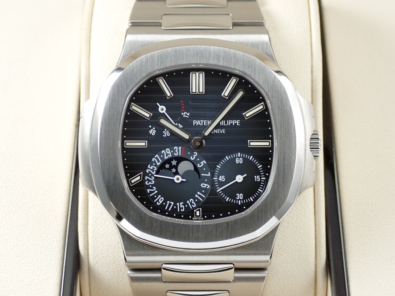バティックフィリップ ノーチラス　白文字盤　廃盤　人気 阿部泰治のパテック論 ～第44回～ ノーチラス廃盤！？ - 腕時計投資新聞